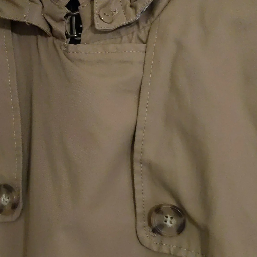 Classic Tommy Hilfiger Double-breasted Trench w/ Hood, Belt,& Pockets sz XS, Tan - Picture 3 of 14